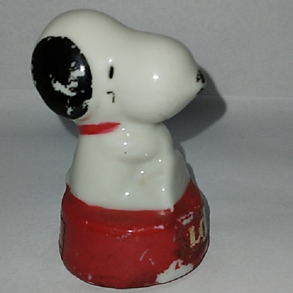 United Features 2" porcelain Snoopy w/ LOVE